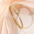 Bracelet luxueux en acier inoxydable plaqué or 18k avec breloque rotative en zircons - Style Boucle Rotative Pavé de Strass (CX802)