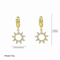 Boucles d'oreilles soleil en laiton doré avec zircons étincelants et dimensions - Style motif soleil en zircone ajourée