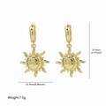 Boucles d'oreilles soleil dorées avec zircon, 37,4mm par 21,4mm, poids de 7,5g - Style Soleil Pavé de Zirconia