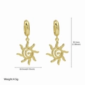Boucles d'oreilles tournesol en laiton doré avec zircon et pendentif soleil - Style soleil à texture spirale