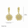 Boucles d'oreilles soleil vintage dorées avec lune et étoile en zircone et laiton - Style soleil thème lune et étoile