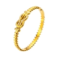 Vue détaillée du bracelet en acier titane doré avec design en nœud et zircons brillants - Nœud Twist Or (HMSZ050-2)
