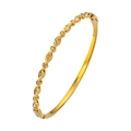 Détail d'un bracelet jonc en acier titane doré avec design ondulé et cristaux - Style Ondulé Pavé (HMSZ062) / Or