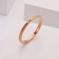 Minimalistische roségouden titanium ring met ruitpatroon en gepolijste afwerking - Maat 5 / Ruitjespatroon Stijl (R040) / Roségoud