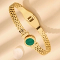 Goldenes Armband mit römischen Ziffern und grünem Stein im luxuriösen Design für Damen - Große Mauer Muster Römischer Armreif / Gold + Grüne Muschel