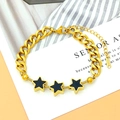 Bracelet gourmette en acier inoxydable doré avec étoiles noires et fermoir mousqueton - 3 étoiles à cinq branches (S4264) / Or