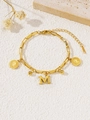 Bracelet chaîne en acier titane doré avec pièce Elizabeth et breloque lettre M - Lettre Reine M (S4001M) / Or