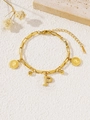 Bracelet à chaîne en acier titane doré avec pendentif P et pièces vintage - Lettre Reine P (S4001P) / Or