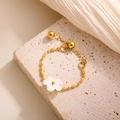 Goldenes Olivenperlen-Armband mit weißem Muschelblüten-Anhänger und Schiebeverschluss - Muschelblumen Verstellbarer Ring (Gold)