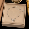 Eleganteres silbernes Edelstahl-Schleifenarmband mit Perlen und verstellbarer Kette - Schleifen Armband (Stahlfarbe)