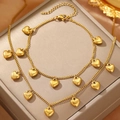 Gepolijste gouden roestvrijstalen sieradenset met hartjes hanger ketting en armband - Gouden Hart Stijl (C6051)