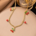 Bracelet chaîne Figaro dorée avec breloques cerises en émail et perles rouges femme - Trois Cerises (H6179) Or