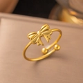 Eleganter 18K vergoldeter Schleifenring mit verstellbarem offenem Band und Perlendetails - Schleifen Ring (Gold)