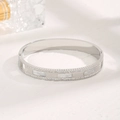 Bracelet jonc en acier titane argenté poli avec nacre blanche et cristaux de strass fins - Style Coquillage à Strass (Z242B) / Acier