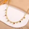 Collana minimalista in acciaio placcato oro 18k con perle di zircone multicolore - Collana con Ciondolo Tondo in Zirconia Colorata (Oro)