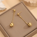 Élégantes boucles d'oreilles pendantes en acier titane doré sur un écrin de luxe - Boucles d'Oreilles (E078) / Or