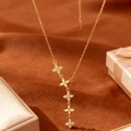 Elegante collana a Y dorata con ciondoli a quadrifoglio in zircone su velluto - Stile Nappa Fiore a Quattro Foglie (8062) / Oro