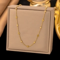 Minimalistische 18K vergoldete Edelstahl-Perlenkette mit fünfblättrigen Blütenanhängern - Runde Perlen Schneeflocke Halskette (H311) / Gold