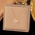 Elegante collana dorata con ciondolo a cuore, cristalli rosa e pietre bianche - Cuore a Goccia in Zirconia Rosa (9092) / Oro