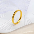Bague minimaliste en acier inoxydable doré avec motif continu de cœurs en relief - US 7 / Or