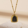 Collier doré vintage avec pendentif pierre noire ronde et détails de chaîne perlée - Collier Seul (X1133) / Pierre œil-de-chat noire