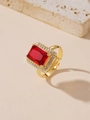 Bague en or élégante avec grand zircon rouge rectangulaire et sertissage halo - Bague Rouge Rubis (D202)