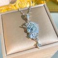 Lussuosa collana unicorno in argento con zirconi bianchi e ciondolo a stella su portagioie - Argento