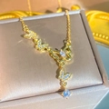 Elegante goldene Titanstahl-Halskette mit mehreren Schmetterlingsanhängern und Zirkonbesatz - Quaste Schmetterling / Gold