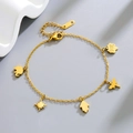 Detailansicht goldener Fußkettchen mit Kleeblatt, Elefant und Hamsa-Hand Anhängern - Gold