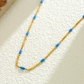 Collier rétro français en acier titane avec perles dorées et pendentifs bleu vif - Style Or à Perles Bleues (X1277) / Bleu/Or