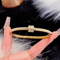 Bracelet jonc en acier inoxydable plaqué or avec cylindre et serti micro-pave - Rétention de Couleur par Placage sous Vide Plus d'un an / Or (Plein de Strass)