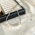Dettaglio della collana di ematite argentata con perle e ciondolo cuore inciso S925 - Stile con Grande Perla Artificiale / Argento