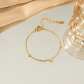 Elegante goudkleurige roestvrijstalen hartjesarmband met verstelbare karabijnsluiting - Gouden Hart Armband