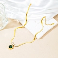Elegante collar de acero de titanio dorado con esmeralda, cadena de serpiente y circonita - Collar de Colgante de Redondo Esmeralda