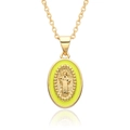 Vue détaillée du pendentif religieux ovale avec émail vert et relief doré - Style de Relief Vert Vif (A060)