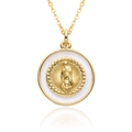 Makro-Detail des goldenen Jungfrau Maria Anhängers mit weißer Emaille und polierter Kette - Weißer Stil(A024)