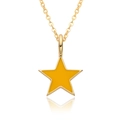 Modische goldene Halskette mit einem leuchtend gelben Emaille-Sternanhänger auf weißem Grund - Gelb (A150)