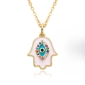 Détail du collier main de Fatma doré avec émail rose et pendentif œil en zircons colorés - Style Émail Rose (B267)