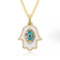 Collier Main de Fatma doré avec oeil maléfique bleu et zircons colorés sur fond blanc - Style Émail Blanc (B265)