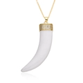 Boho Goldkette mit weißem Hornanhänger und Mikropavé-Zirkon-Kristallen für Frauen - Weiß