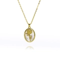 Détail d'un pendentif fleur de tournesol dorée avec nacre blanche sur une base ovale - Style Tournesol B (G317)