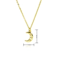 Detalle de las dimensiones 16mm x 11mm del collar dorado con media luna y estrellas - Estilo Luna Estrella Grabada (A306)
