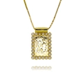 Colgante rectangular dorado con borde de perlas y relieve religioso en cadena de caja - Estilo de Tótem Hueco (E483)