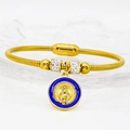 Detail eines religiösen Gold-Anhängers mit blauer Emaille auf dem Schlangenarmband - Hellblau (A038)