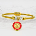 Dettaglio della medaglia religiosa dorata con rilievo della Vergine e smalto rosso - Stile Smalto Rosso Brillante (A026)