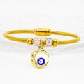 Makro-Detail des goldenen Schlangenarmbands mit Mondsichel, blauem Auge und Magnetverschluss - Böses Auge Halbmond (A202)