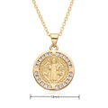 Collar de medalla de San Benito chapado en oro de 18k con incrustaciones de circonitas - Estilo Medalla San Benito (C006)