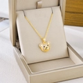 Elegante collar de titanio dorado con colgante de osito de peluche y circonitas rosa púrpura - Panda Dorado