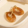 Créoles dorées en U avec pendentifs ovales en résine ambrée et texture marbrée - Orange