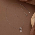 Halskette aus Edelstahl in Silber mit funkelndem Kristall-Schmetterlingsanhänger - Silber